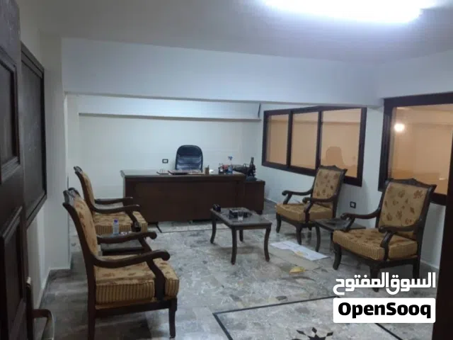 معمل لصناعة المواد الغذائية