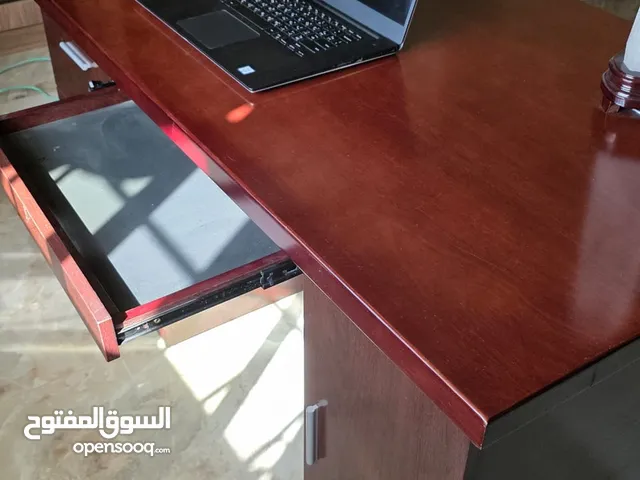 مكتب خشبي للبيع