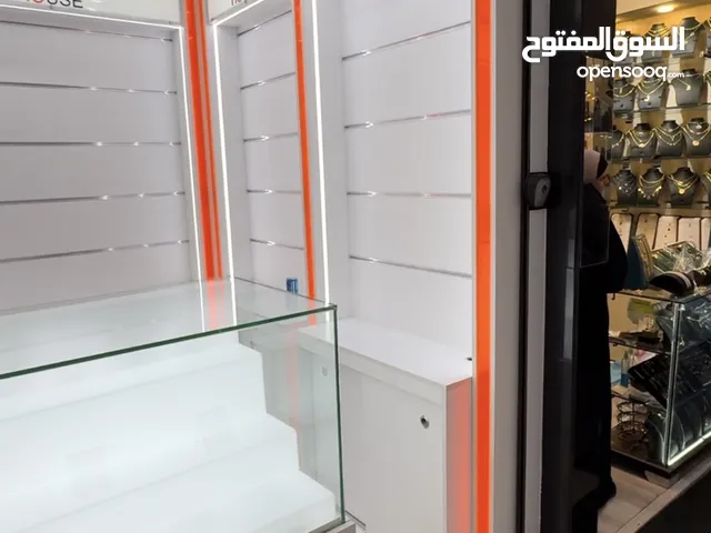 للبيع المستعجل ديكور محل للبيع فخم حدا بحالة الجديد بسعر البلاش