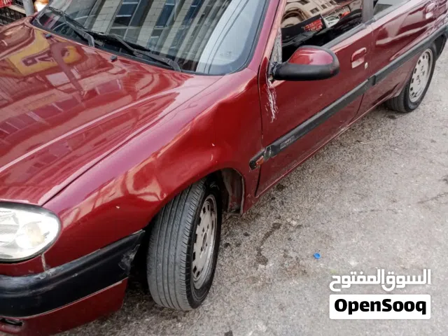 2001 بيجو 206 Base