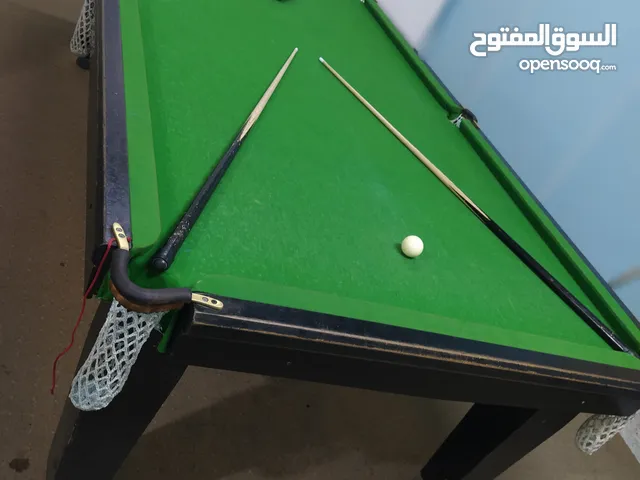 طاولة بلياردو و اجهزة كمبيوتر ... محل جاهز للبيع