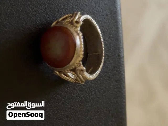 خاتم قديم يضيء