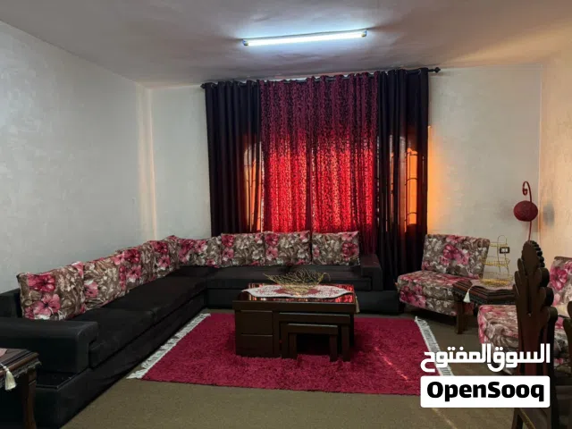 للبيع الكامل طقم كورنر وطاولة ويط مع 4 موزع  و طاولتين جانبيات بردايه 4 قطع سجاده تركي تقيله ومرايه