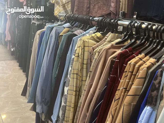 محل البسة بداعي السفر بدون خلو أجار شهري 325