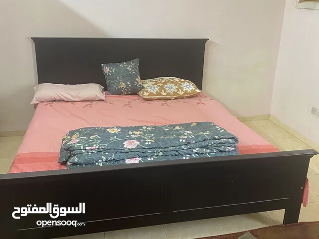 غرفة نوم ( سرير + دولاب ) بحالة ممتازة للبيع استخدام شخص واحد