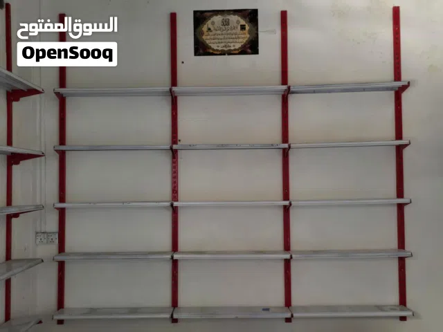 رفوف محل نضيفات
