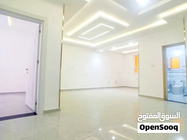 شقة للبيع الدور التاني واسعة بصالتين كبار وسند ملكية شهادة عقارية