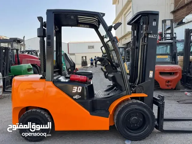 شوفير رافعه شوكيه مصري محترف متاح للعمل يوم الجمعه فقط بس يكون عندك رافعه وانا الوفير موجود
