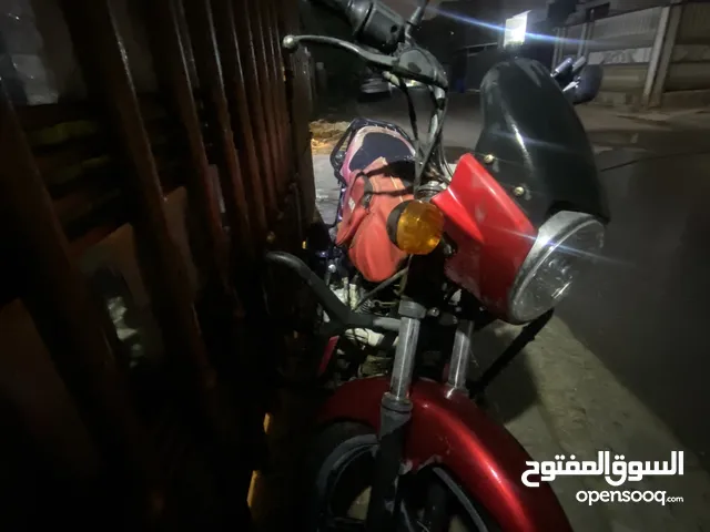 بوكسر كلاسك 2022 دراجه ممفتوحه و مرقمه بغداد بس نقصهه باتري و اكو ضربه بتانكي وقبق تانكي شغله بسيطه