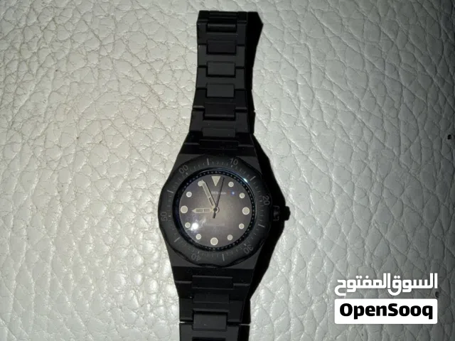 ساعه لبسه واحده فقط