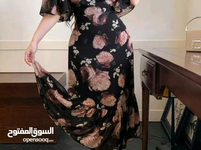 فستان كوري بطبعة الزهور