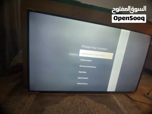 شاشة مش مستعملة في عيب من لمصنع الخط واضح فصورة بدون ريموت