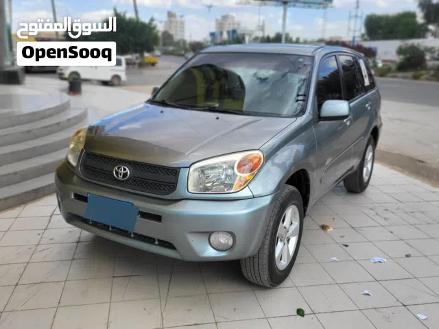 2005 تويوتا راف فور LE