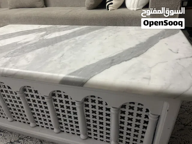 طاولة وسط رخام