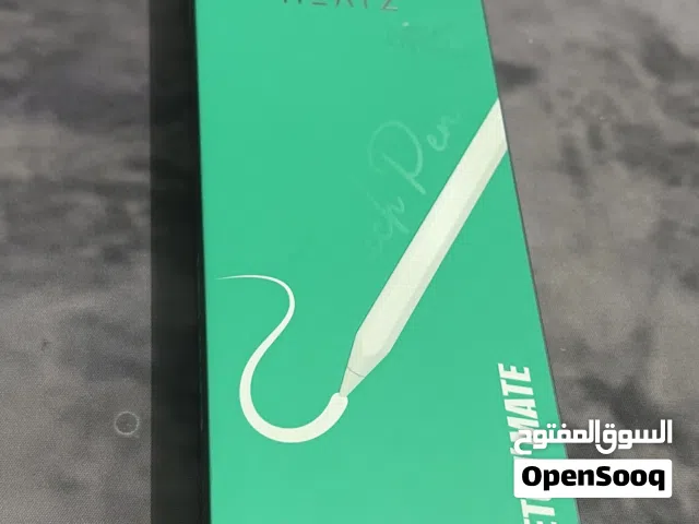 قلم تابلت وهاتف