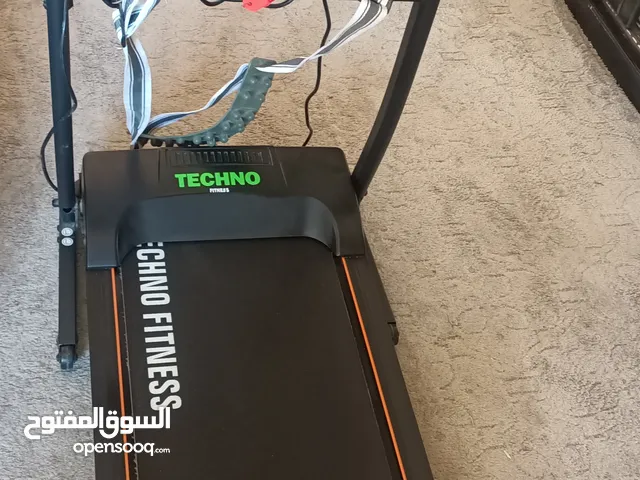 جهاز ركض من نوع (TECHNO FITNESS) الجهاز ماشاءالله عليه استعمال خفيف شبه وكالة