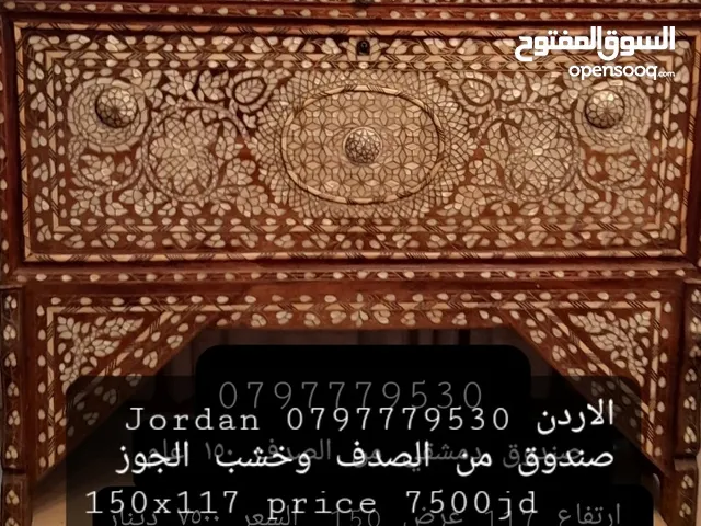 صندوق بحالة ممتازة جدا دمشقي ملكي  120 عام من الصدف وخشب الجوز حجم كبير عرض متر ونصف ارتفاع 1،17متر