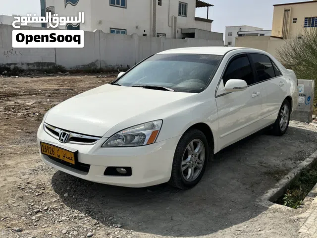 هوندا اكورد 2007 لون أبيض موديل EX بحالة ممتازة مع مواصفات خليجية