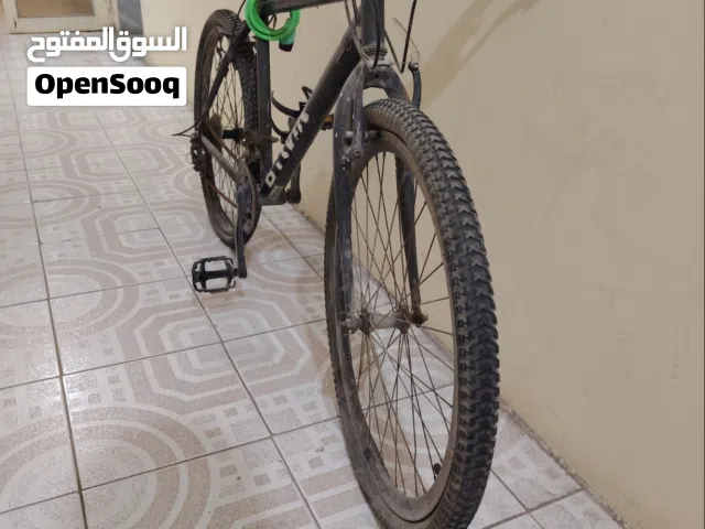 دراجه جبليه من شركة فرنسيه مشهوره B'Twin   و مناسبه للشارع والرياضه