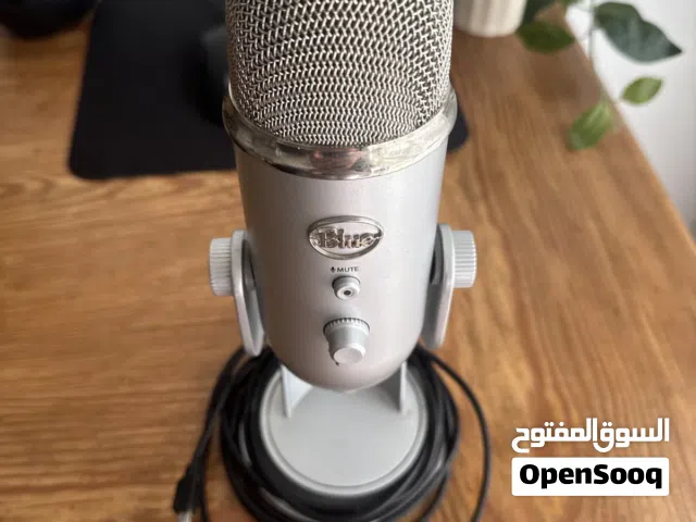 للبيع ميكروفون احترافي Blue Yeti كسر الزيرو