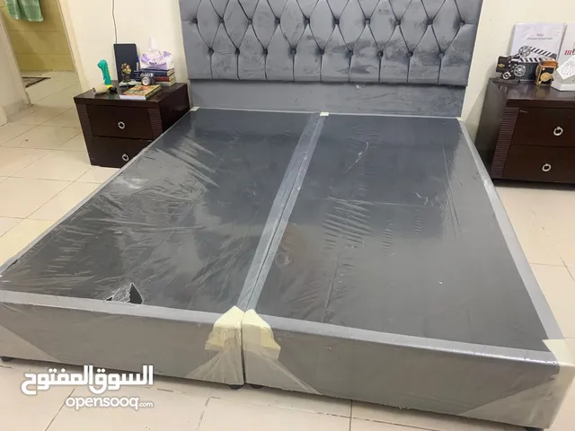 سرير مزدوج مع مرتبة للبيع – نظيف جداً