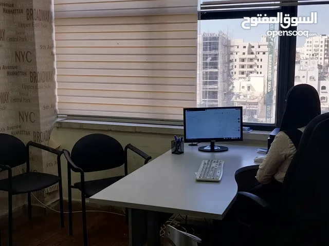 مكتب للايجار الخليل راس الجوره عمارة زوار فوق صيدلية القدس