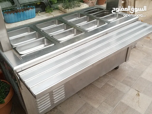 ثلاجة سلطات تبريد هواء بحالة جيدة وبلاطة جريل ايطالية بحالة جيدة