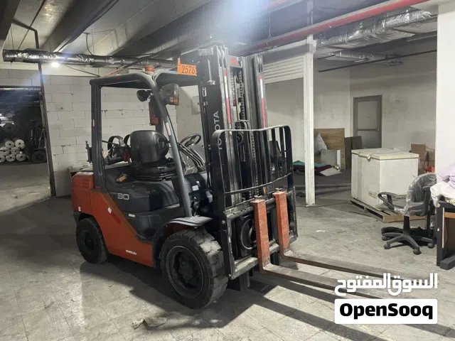 رافعة شوكية تويوتا حالتها ممتازة