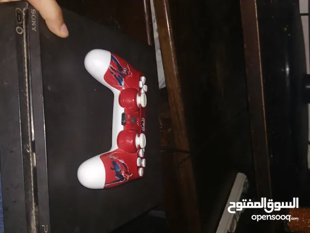 بلاستيشن4 مستعمل كأنه جديد مع ايد زائد حساب