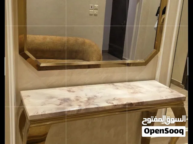 كنب وكونسول وطاولة كافي للبيع نظيفه جدا