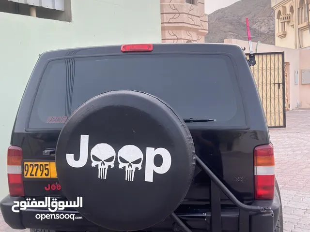 للبيع علاق جيب شيروكي مع كل اغراضه
