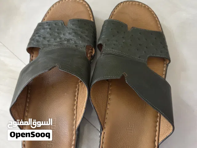 نعال من شركه بتونيا