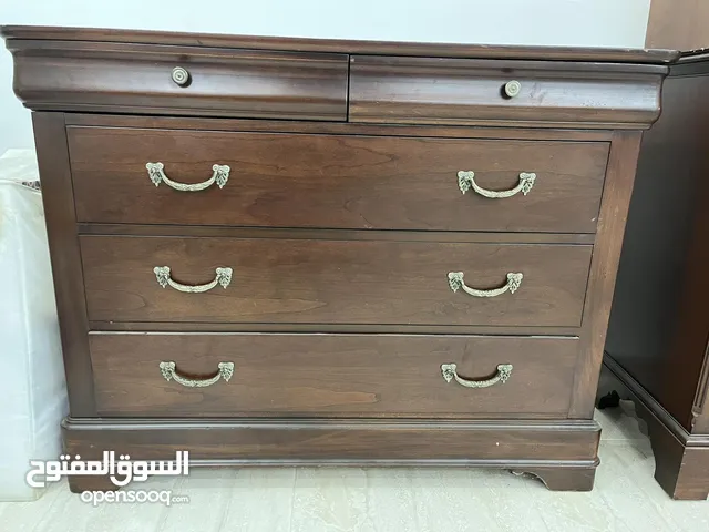 3 قطع خشب ماليزي خزانة أدراج وبوفيه استعمال خفيف   بحالة جيدة للبيع