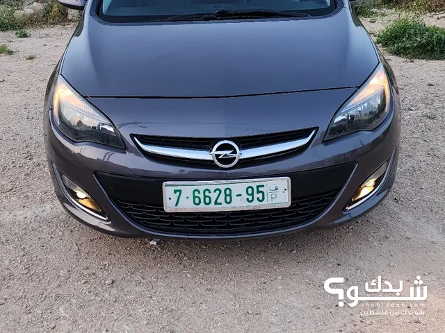 Opel Astra 2012 in Nablus