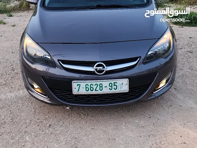 Opel Astra 2012 in Nablus