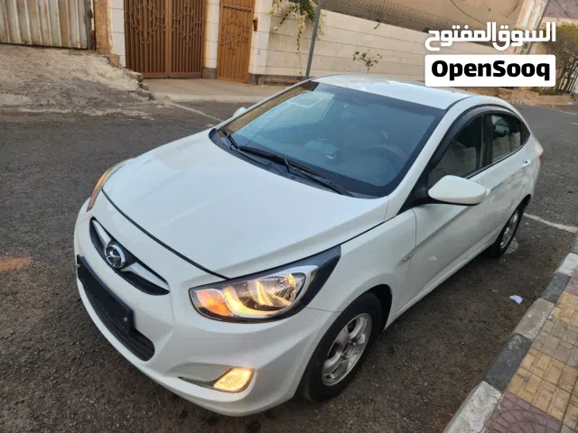 2012 Hyundai Accent Standard