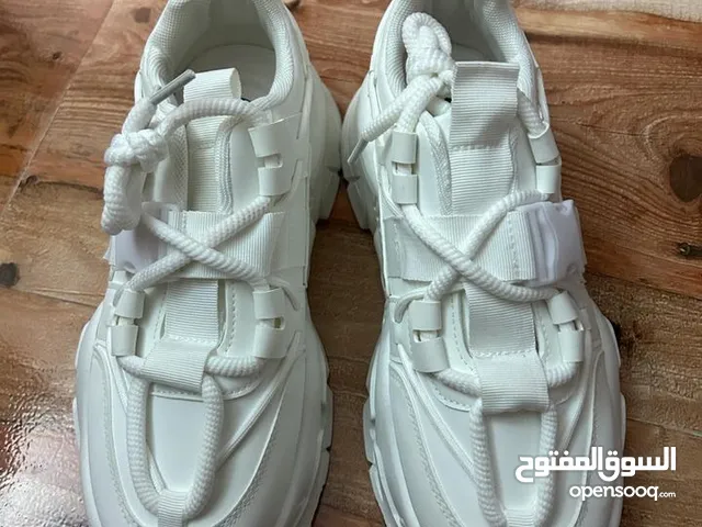 White Sport Shoes in Al Batinah