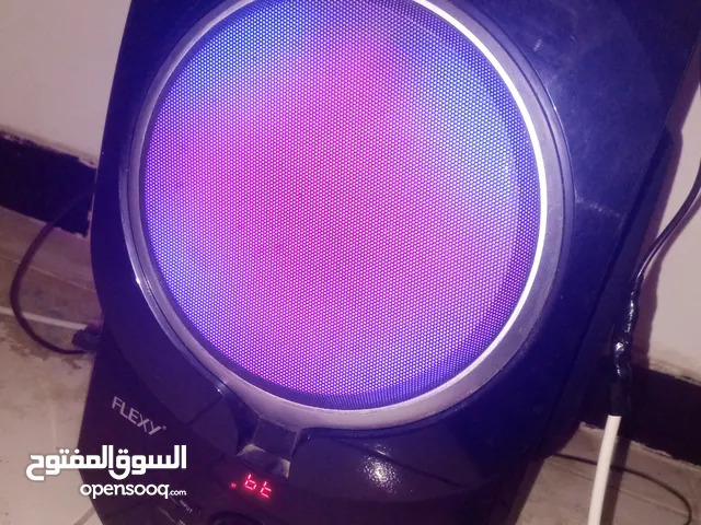 مسرح منزلي بصوت عال و مضخ