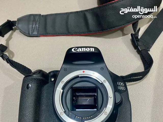 كاميرا كانون 600D مع كامل اغراضها البطارية الأصلية + الشحن الأصلي استعمال خفيف