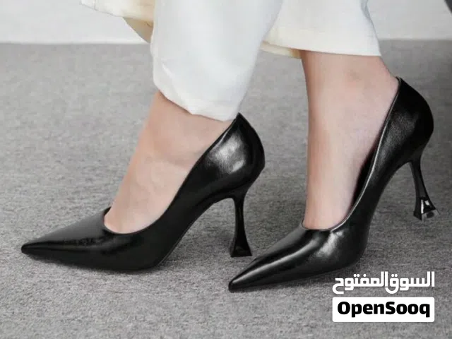 كعب عالي اسود