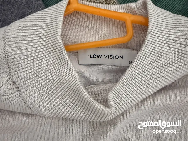 ملابس للبيع اغلبها لم يلبس ومن ماركات معروفة