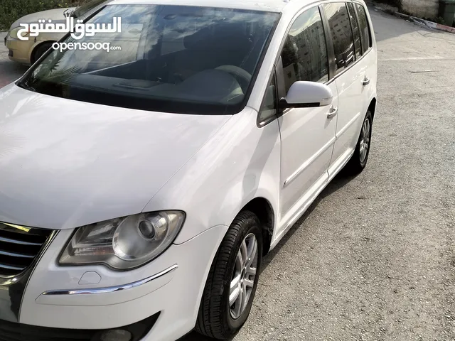 Used Volkswagen Touran in Hebron