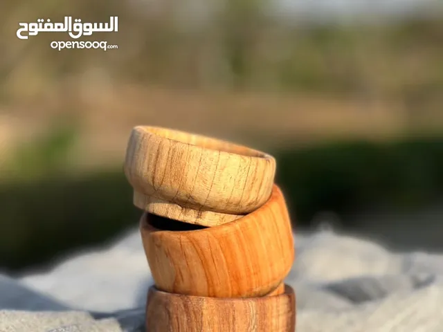 ادوات یدویة الصنع خشبيه