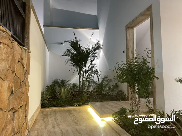 750 m2 More than 6 bedrooms Villa for Sale in Tripoli Zanatah