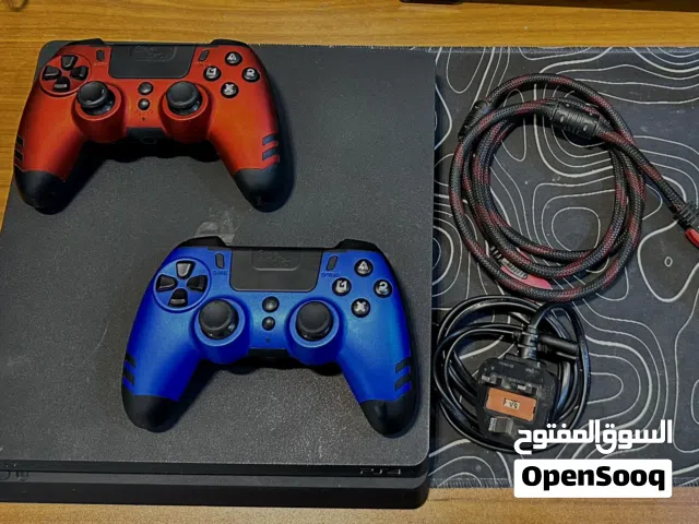 Selling Ps4 slim, 1Tb with 2 controllers