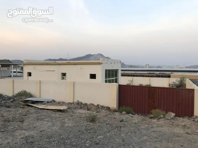 كراج للبيع وينفع مخزن