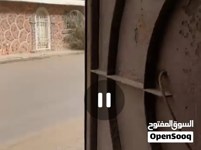 صالة للإيجار...بيها محل وحمام