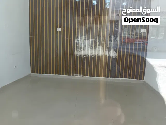 محل تجاري يصلح لأي نشاط في سوق الجمعة