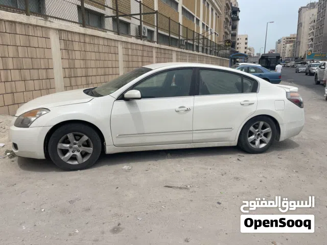 2008 نيسان التيما Standard