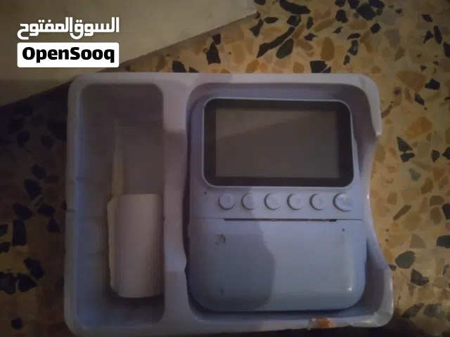 كاميرا فوريه تطبع صور بيها دزته ورق والثانيه هديه دقتها عاليه بالتصوير لأصا مال لا تحسبها مال أطفال